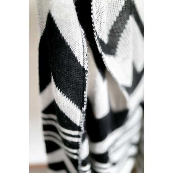 Elan Women's Knit Hooded Chevron Cardigan Sweater in Black + Beige w/ Pin SZ S - Picture 5 of 9